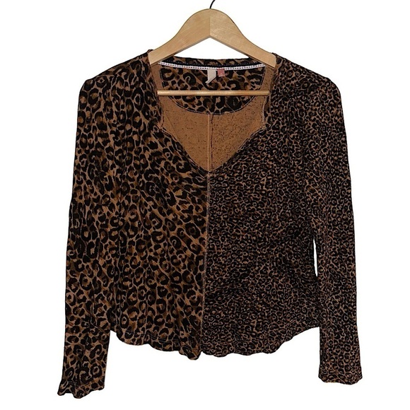 PILCRO Anthropologie Leopard Animal Print Long SleeveThermal Boho Artsy Top XS - Picture 1 of 7